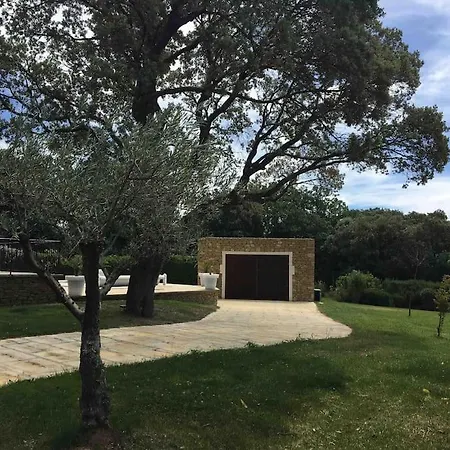 Belle Avec Piscine Interieure Et Piscine Exterieure Les Aiguiers