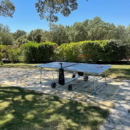 Belle Avec Piscine Interieure Et Piscine Exterieure Les Aiguiers גריניאן